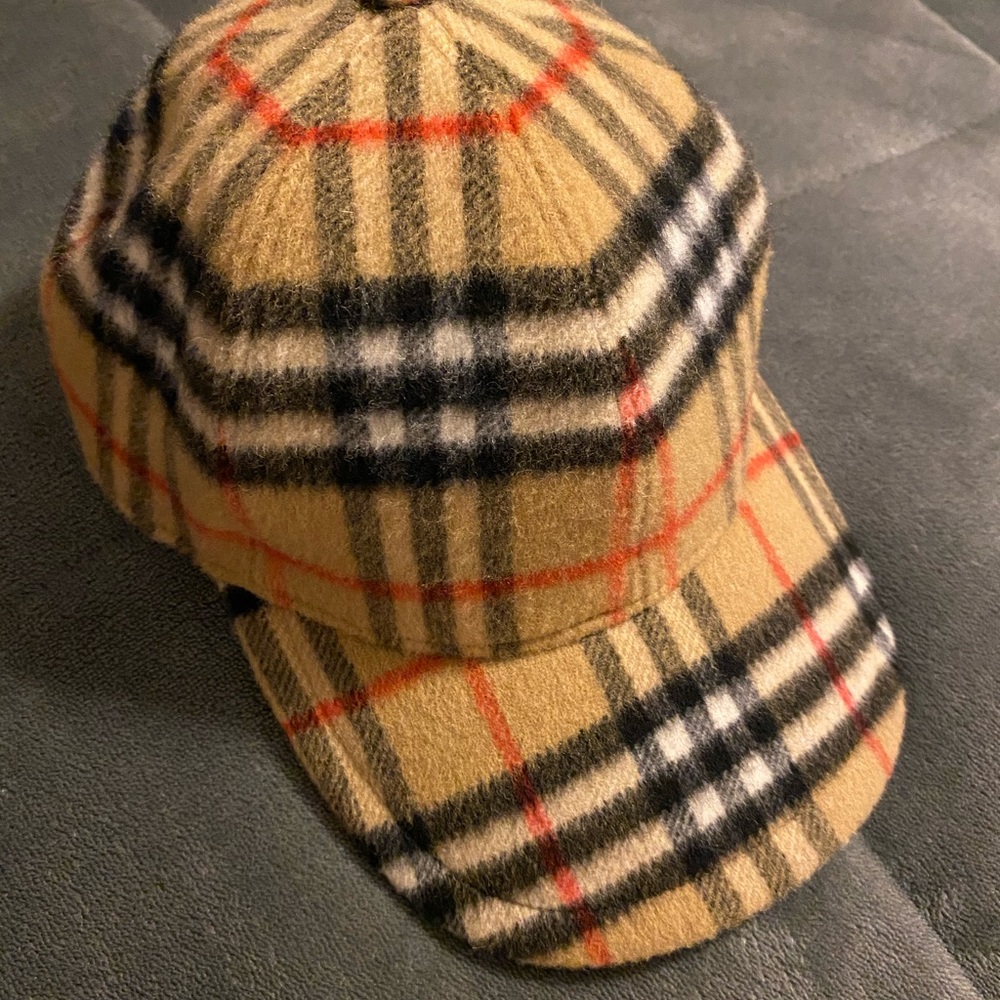 Burberry wool cap/hat